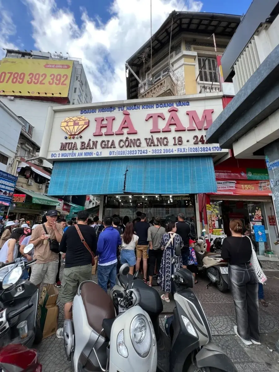 Hà Tâm Jewelry 金行店面